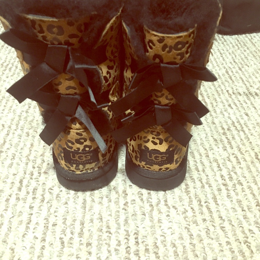 Bow cheetah print uggs